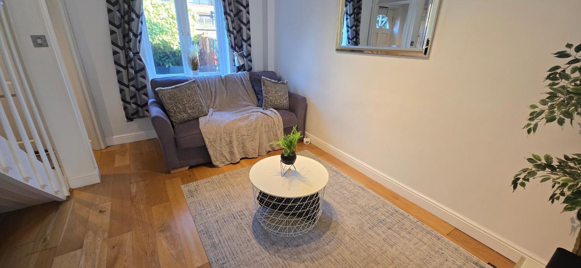 2 Bed House Near Canary Wharf * London